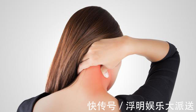 颈椎病|颈椎病不仅引起脖子疼痛，还会导致手麻等症状，几招教你如何缓解