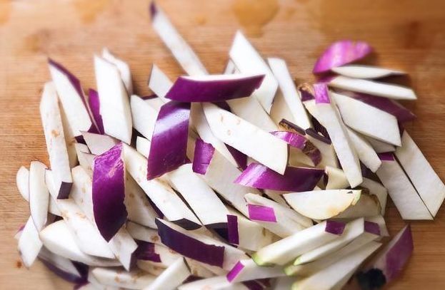 烧茄子“家庭少油”版,香味不靠油炸,全靠滋,为家人2分钟学会