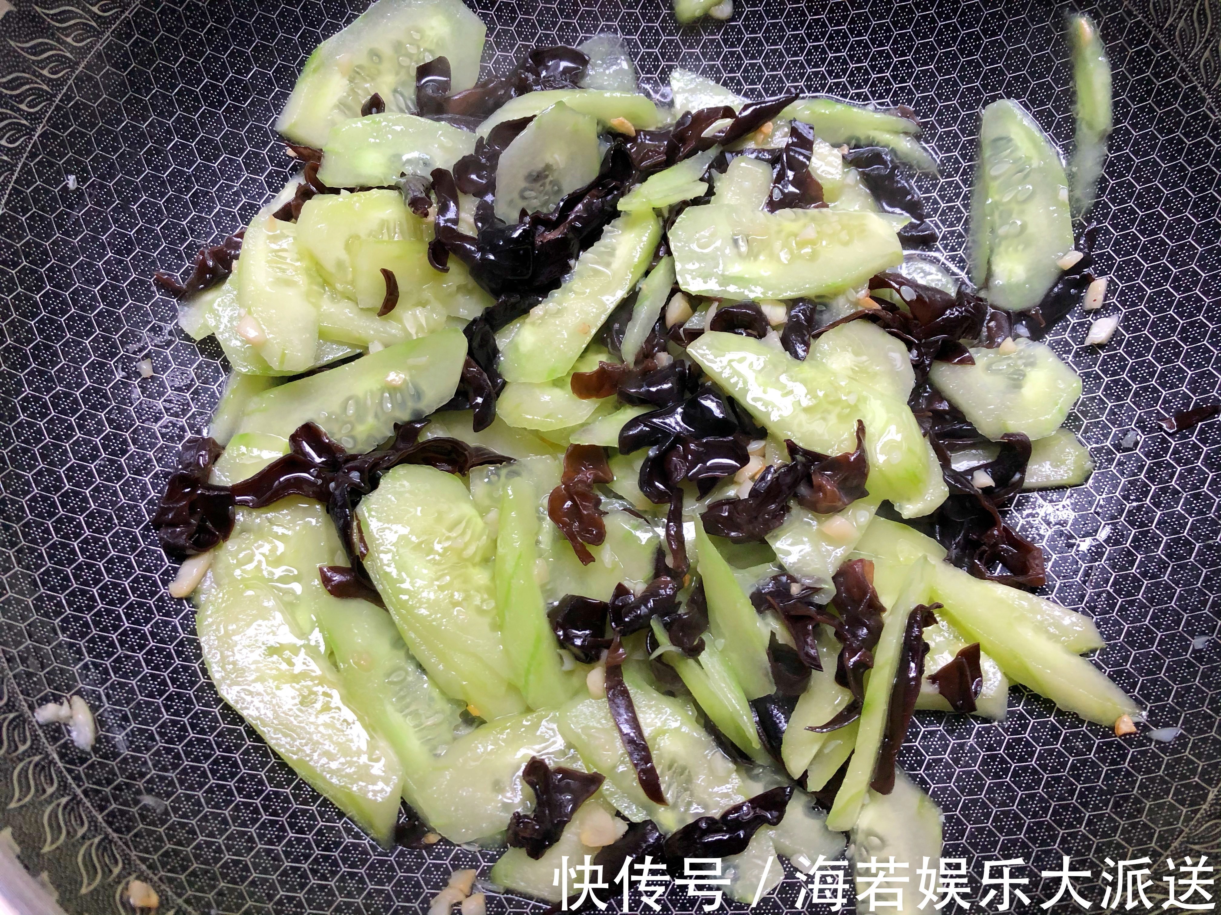 黑木耳|它和黑木耳天生是一对，简单炒一炒，清肠去脂又美味，别错过