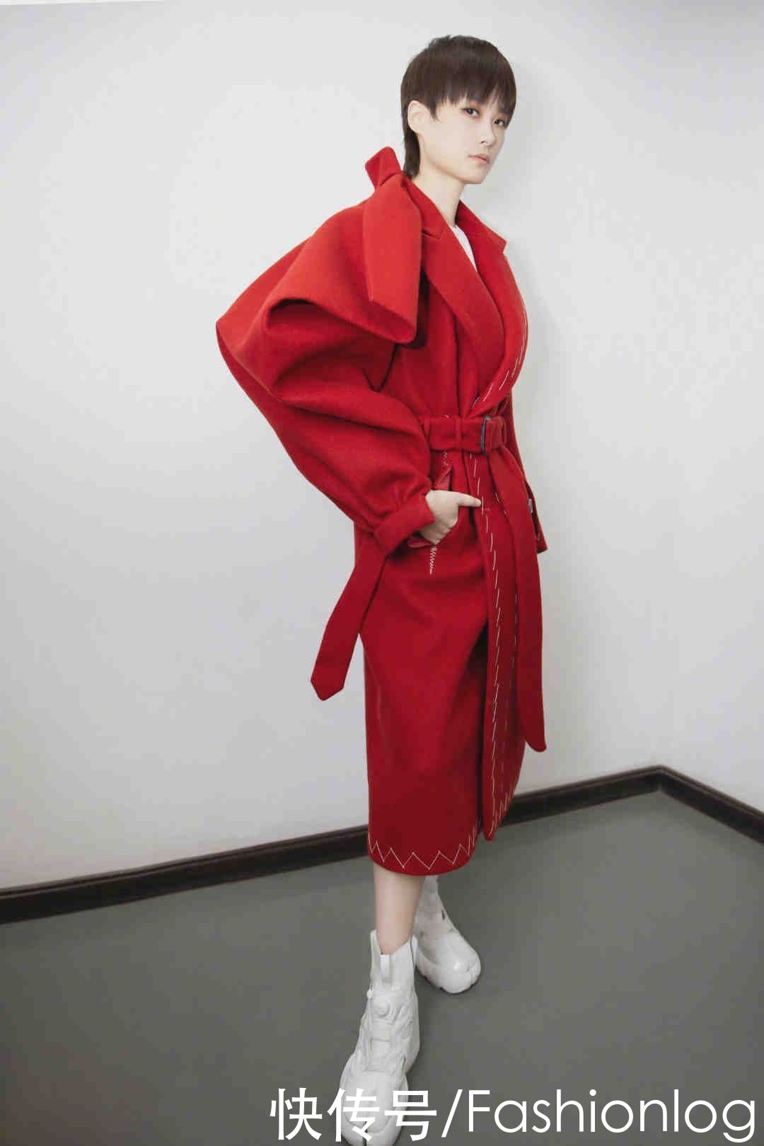 降温突袭，寒风中瑟瑟发抖？毛呢大衣穿起来，时尚又保暖