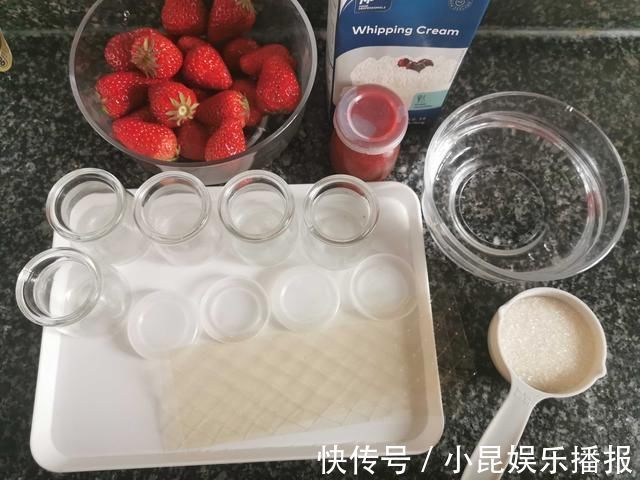 孩子在家吵着吃蛋糕,无奈之下自己动手给孩子做,孩子吃了一半