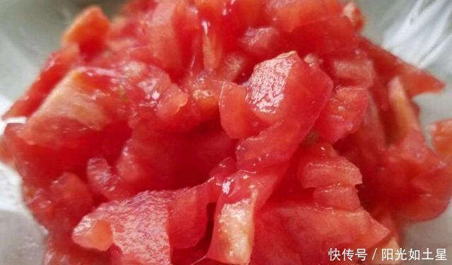 冬天，我家常用此菜包饺子吃，鲜嫩多汁，比韭菜馅香，比白菜馅鲜