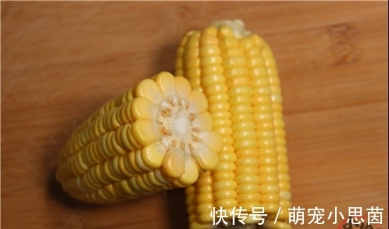 玉米身上有个小开关,转一转玉米马上散开,2分钟剥一盆,超省