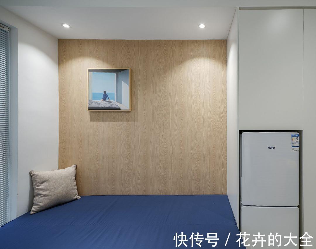 提亮|不到30平的单身小公寓,所有设备一应俱全,还有可旋转的电视