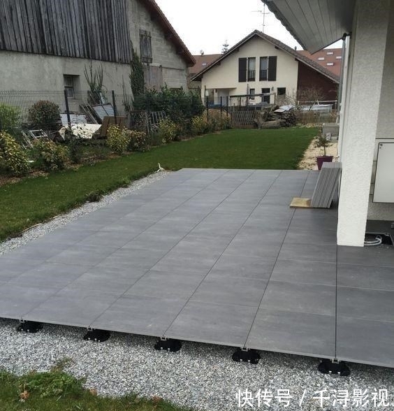 水泥|院子别再整水泥地面了,铺满甲板就有7种设计,能多个共享休闲区