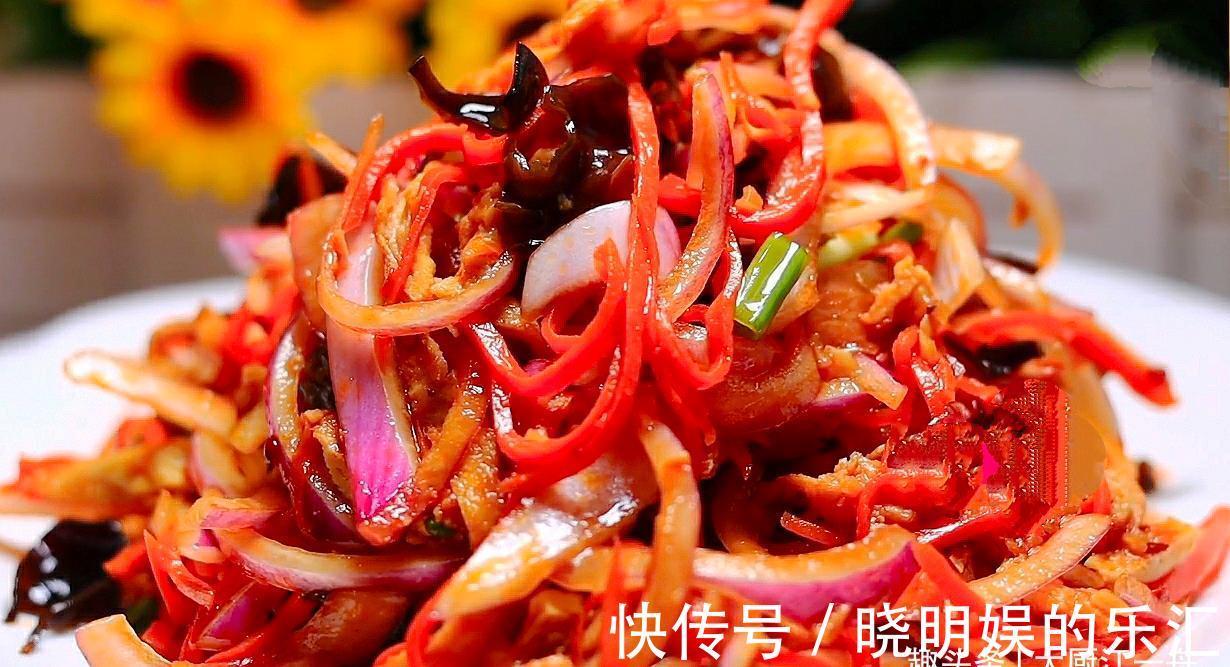 鸡蛋饼|洋葱又出新吃法啦，好看好吃又解馋，炎热的夏季吃正合适