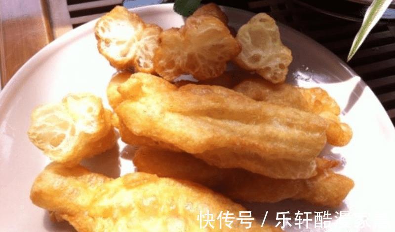发面|原来炸油条很简单，想吃就做，个个空心蓬松，金黄酥脆，教您方法