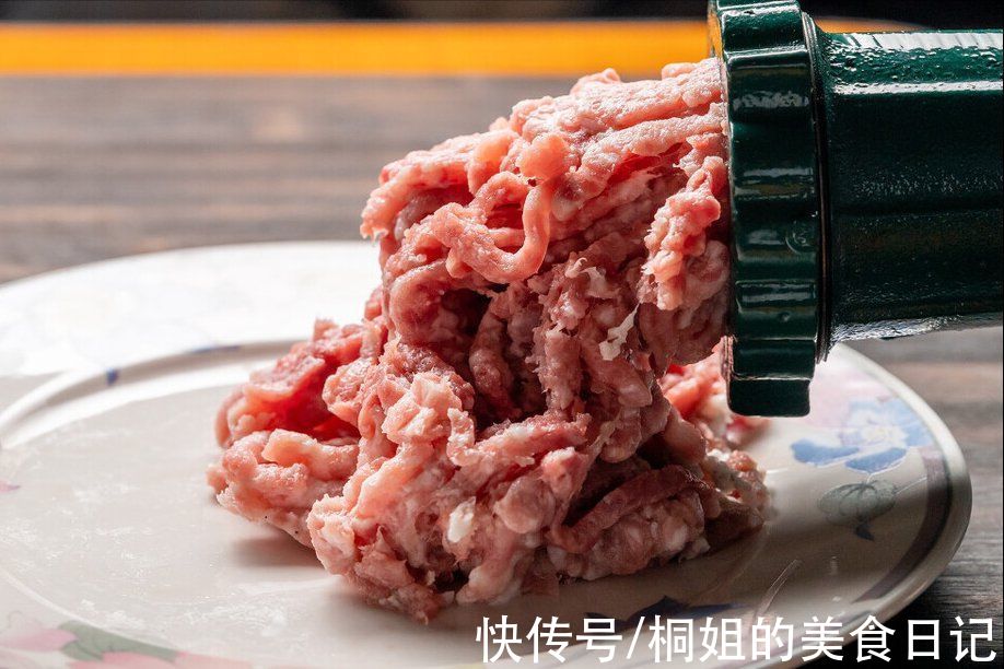 万能肉馅这样调制，多放2味料，鲜嫩多汁，饺子馄饨肉丸都适用