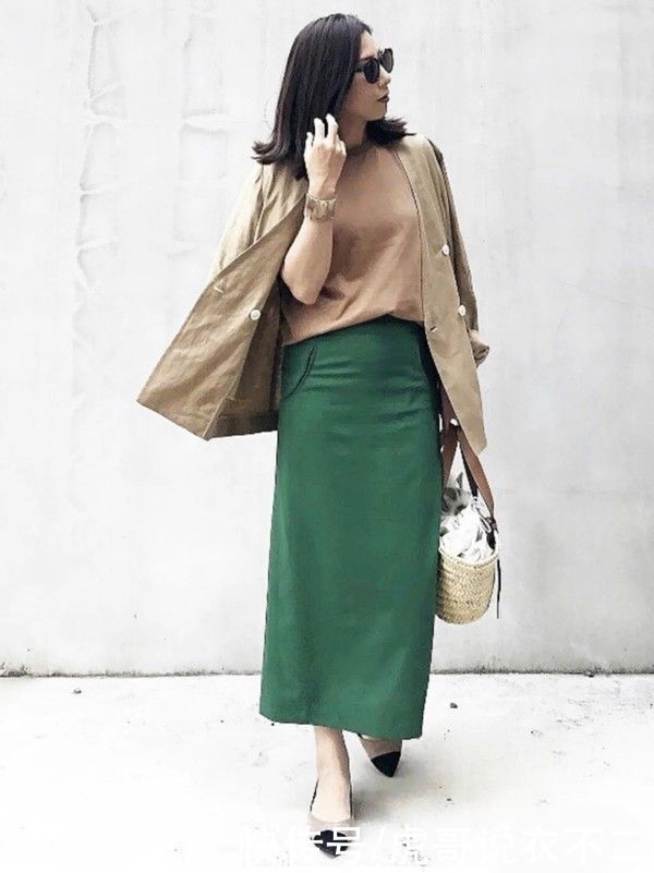 懂穿衣的日本40岁女人，早春最爱简约休闲风，尽显美丽与成熟