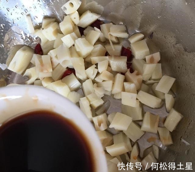 小丁|莲藕最经典的吃法酸辣藕丁,美容养颜还开胃!
