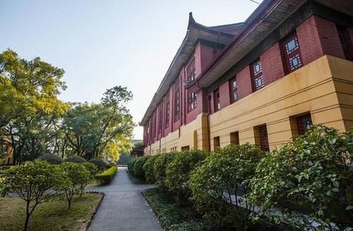 我国需要门票才能进入的大学，需提前预约，限制人数