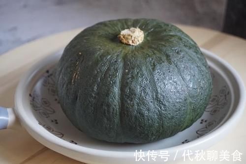 老人孩子都爱吃的南瓜糯米糍，做法很简单，香甜软糯不粘牙