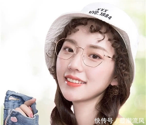 如果女生脸上没有这4个缺陷,就可以放心戴眼镜,颜值upup!