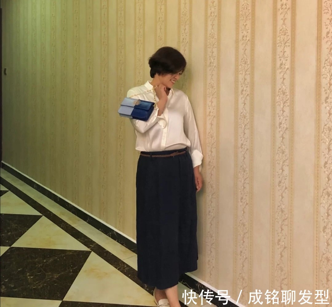衬衫|六十岁的女人别乱穿,学会博主的这三种穿衣公式,随意大方又减龄