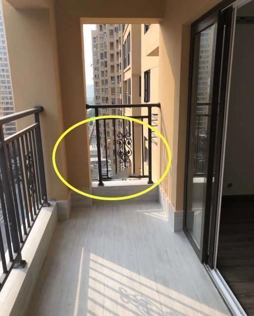 生活用水|买了顶楼,刚把阳台改成开放式厨房,物业就找上门了,碍了谁家