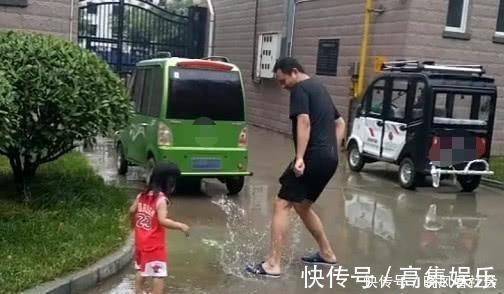 宝宝|“佩奇父女”跳泥坑火了,网友:奶奶已经扛着大刀在来的路上