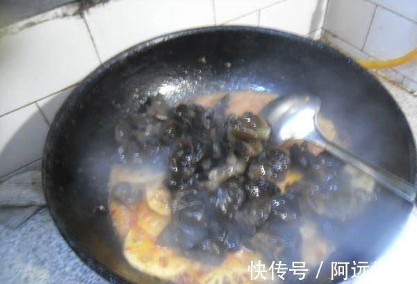 这道菜|木耳加一物，金子都不换，常吃排出体内毒素，大肚腩悄悄不见