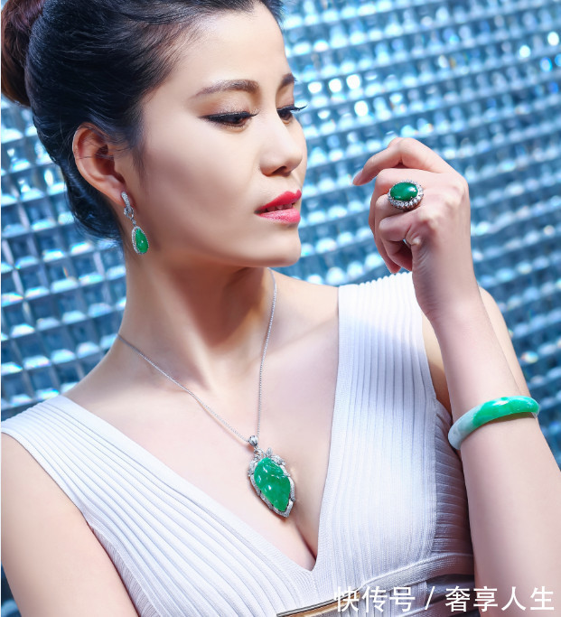 珠宝|努力做一个有品位的人，你需要从珠宝搭配美学中寻找最佳展示