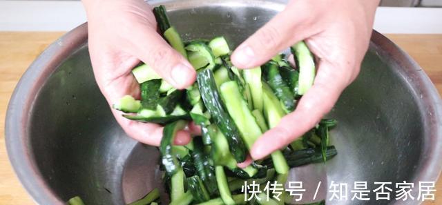 做法|腌制黄瓜条时,别只会加盐了,40年大厨教你秘制做法,香脆好吃