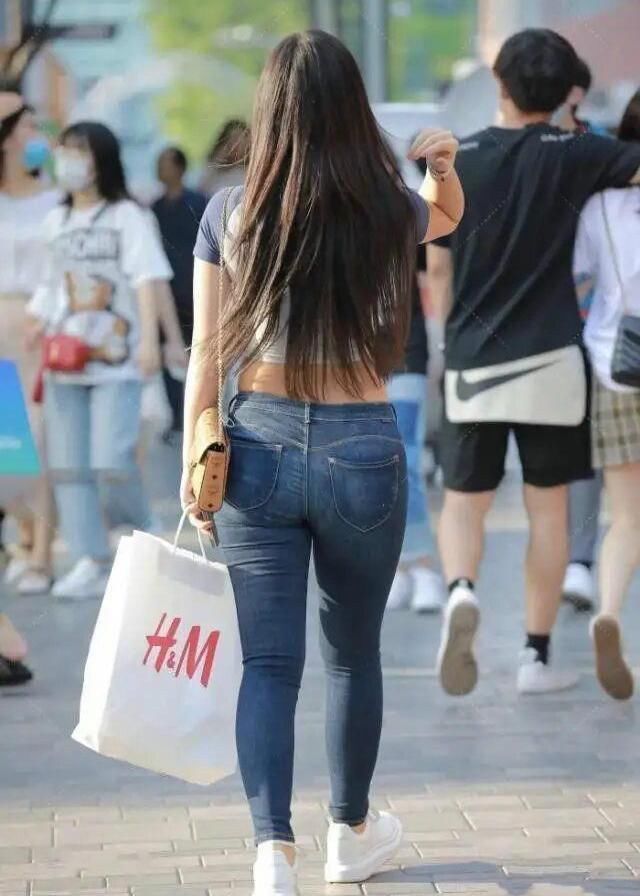 腿粗别依赖牛仔裤,以下几款单品适合你,遮肉显瘦又上档次