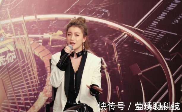 她在参加中国好声音成名后，嫁给爱奇艺总裁，今30岁成人生赢家