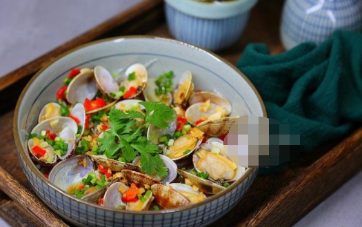 蒸着吃的花蛤更鲜美,几块钱一大盘,夏天就爱这口