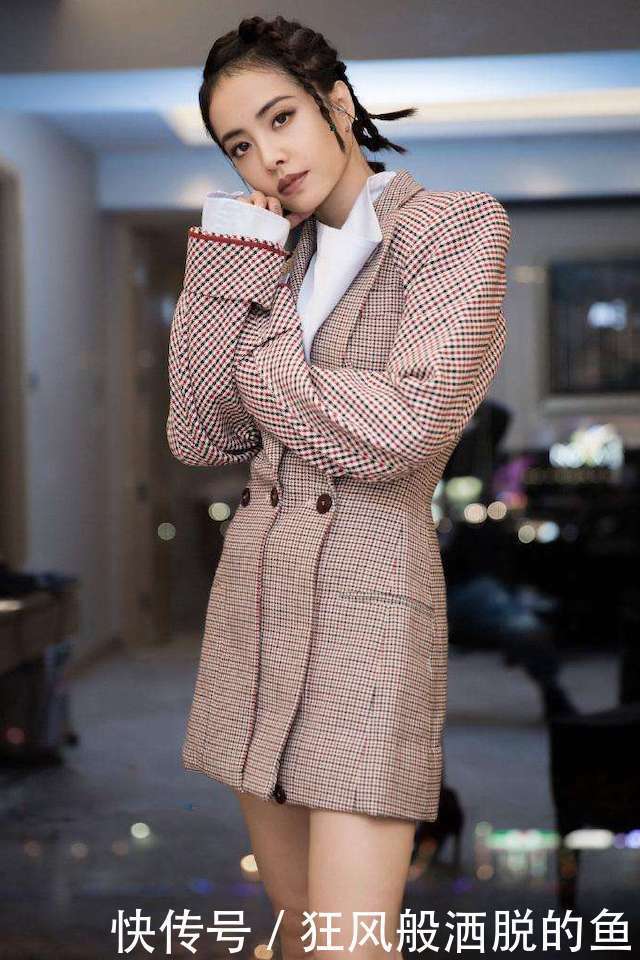 真正有品位的女人,入秋已经穿上了“西装裙”,挡不住的知性范儿