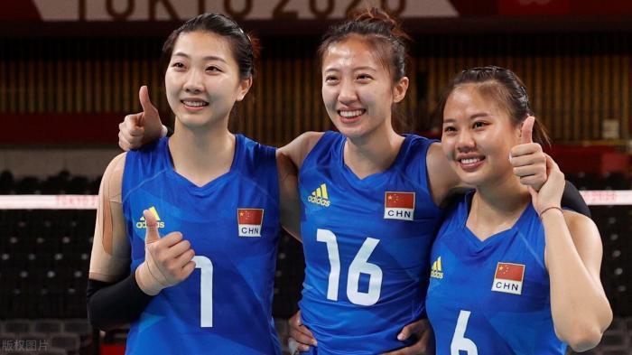李盈莹|3-0也救不了中国女排,丁霞赛后痛哭被指责,选择性传球毁了球队