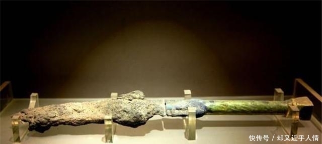 挖出|春秋大墓中挖出一把剑,专家面面相觑:怎么可能在这里出现
