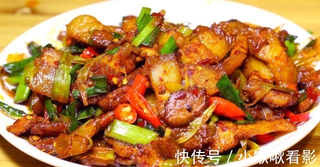 美食|川味家常蒜苗回锅肉,肥而不腻,香十足,网友:这才是美食