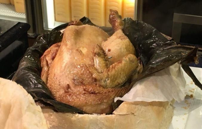 老外|老外模仿我国叫花鸡，我们用泥巴，他们用水泥，2个小时后傻眼了