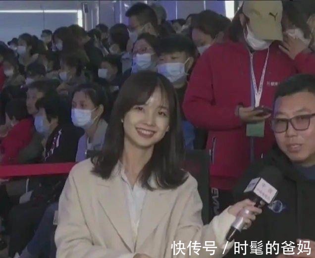 董明珠|央视记者王冰冰美成漫画女主,穿蓝色西装好水嫩,董明珠看了都爱!