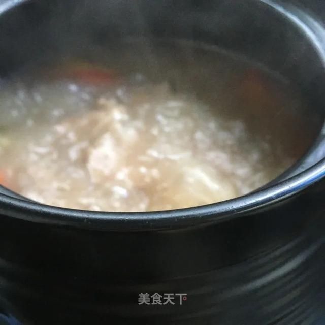 营养又暖身排骨藕汤，汤鲜味美无腥味，老人孩子都爱喝