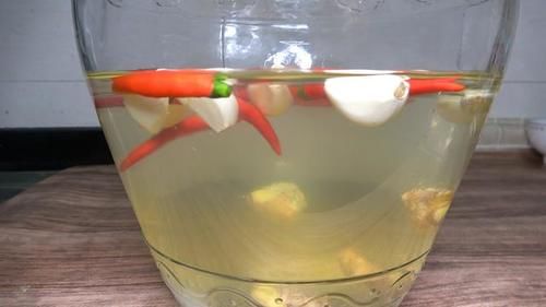 泡酸菜别只加盐，30年老方法告诉你，又酸又脆，放一年不会坏