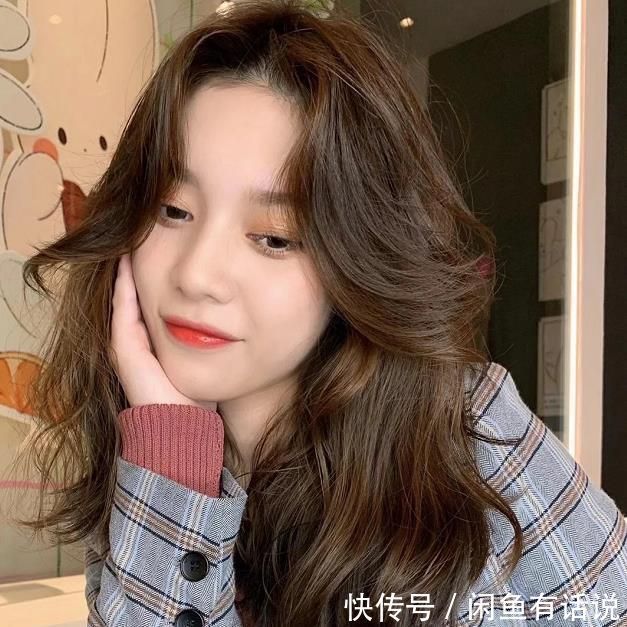 软发质 女人别总“披头散发”了,看博主对比就知道,披发和烫卷差别真大