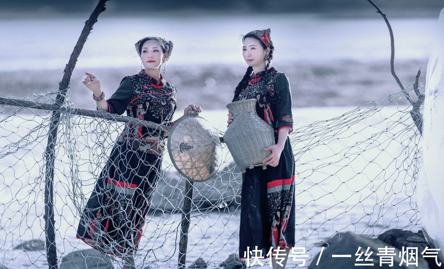 田园花#原创对联丨细雨生寒凋白草;轻霜酿雪染黄花