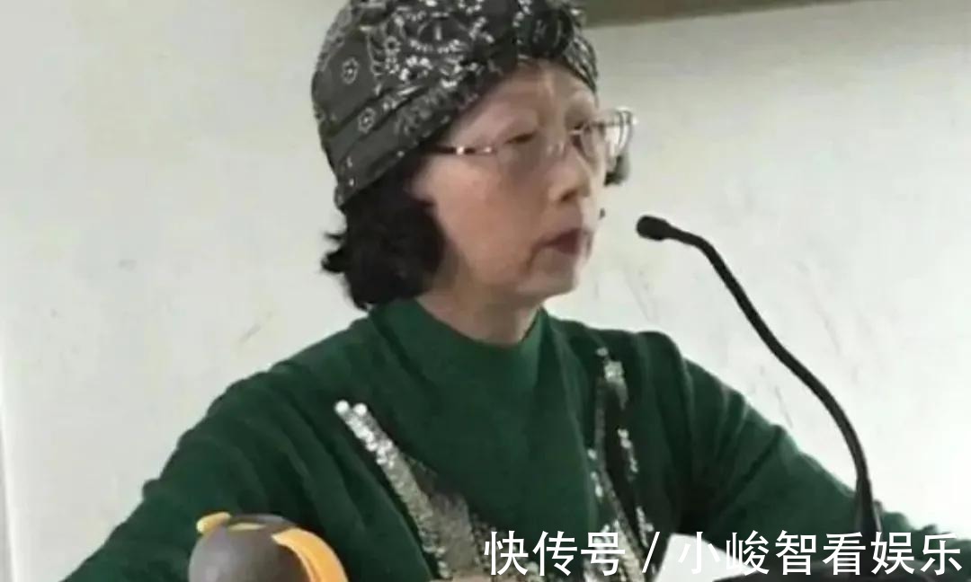 超短裙|大学“精致老师”走红,穿衣打扮很时髦,学生,好像在看走秀
