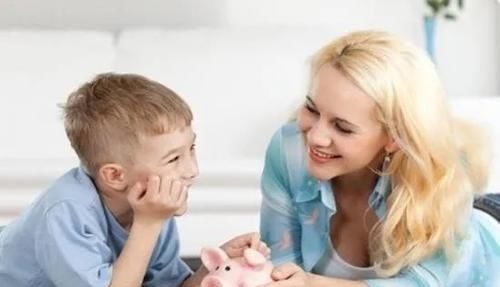 零花钱|“妈妈,可以给我钱吗?”两个妈妈不同做法影响孩子不同人生
