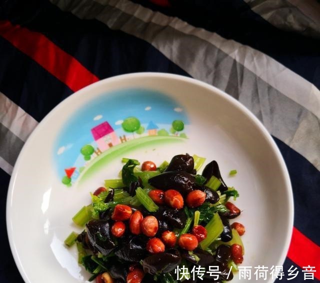 这菜千万不要隔夜吃,吃一次比喝酒危害还要大,还不进来看看!