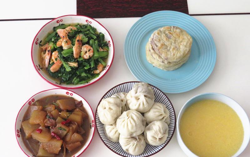 娘俩午餐两道菜,主食是女儿爱吃的,汤天天都喝,家常味道就是香