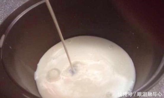 自制牛奶布丁，做法简单零失败，Q弹嫩滑又香甜，一吃就爱上了！