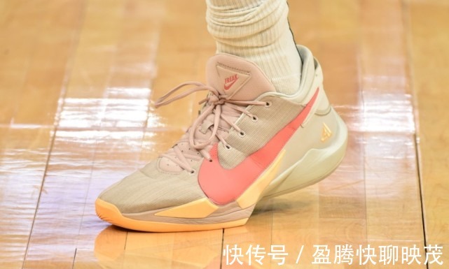 米德尔顿|NBA球员上脚:鞋王塔克球鞋镶钻石,字母哥支线颜值还可以