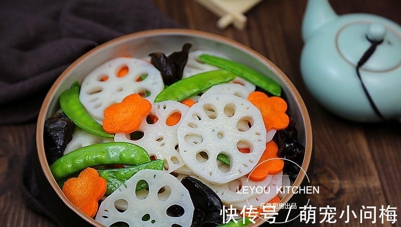 12道新年素菜,好吃还好看,年夜饭端上桌,比大鱼大肉更早光盘