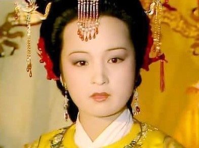 元春|《红楼梦》元春为什么被弓弦勒死她犯了4个大忌,看她做了什么