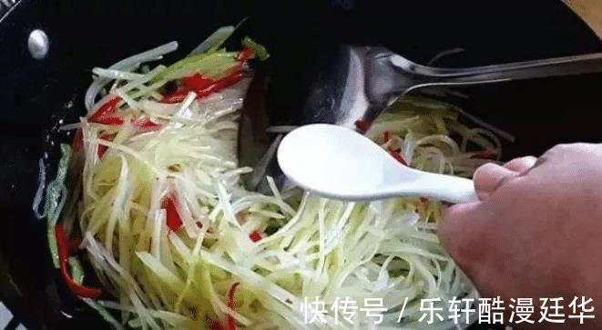 炒土豆丝加醋有讲究，不要放错时间！很多人胡乱放，难怪不好吃