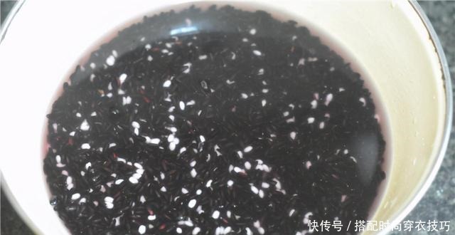  早餐|女人，别只会吃红枣啦！天冷多吃它，入锅一蒸，晶莹剔透香喷喷！