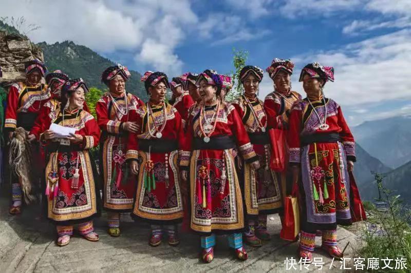 莎朗|2021端午,四川茂县民众载歌载舞欢度羌族“瓦尔俄足”节