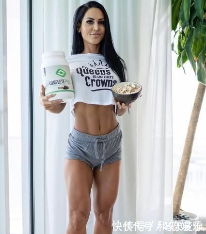 安妮塔·赫伯特|喜欢冲浪的健美运动员,喜欢在海滩展现身材