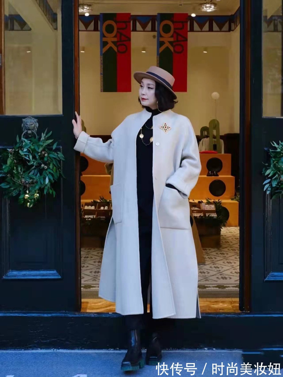 大衣 女人无论年龄多大,穿衣都要高级洋气,50岁比年轻人还会穿