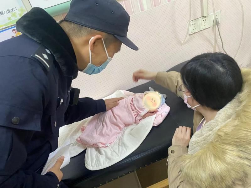 潞河医院|壹现场丨婴儿呛奶呼吸不畅民警驾车紧急送医